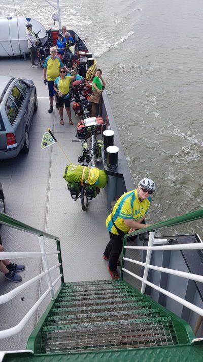 Elvira mit Depressionserfahrung auf einer Fährüberfahrt während MUT-TOUR 2019