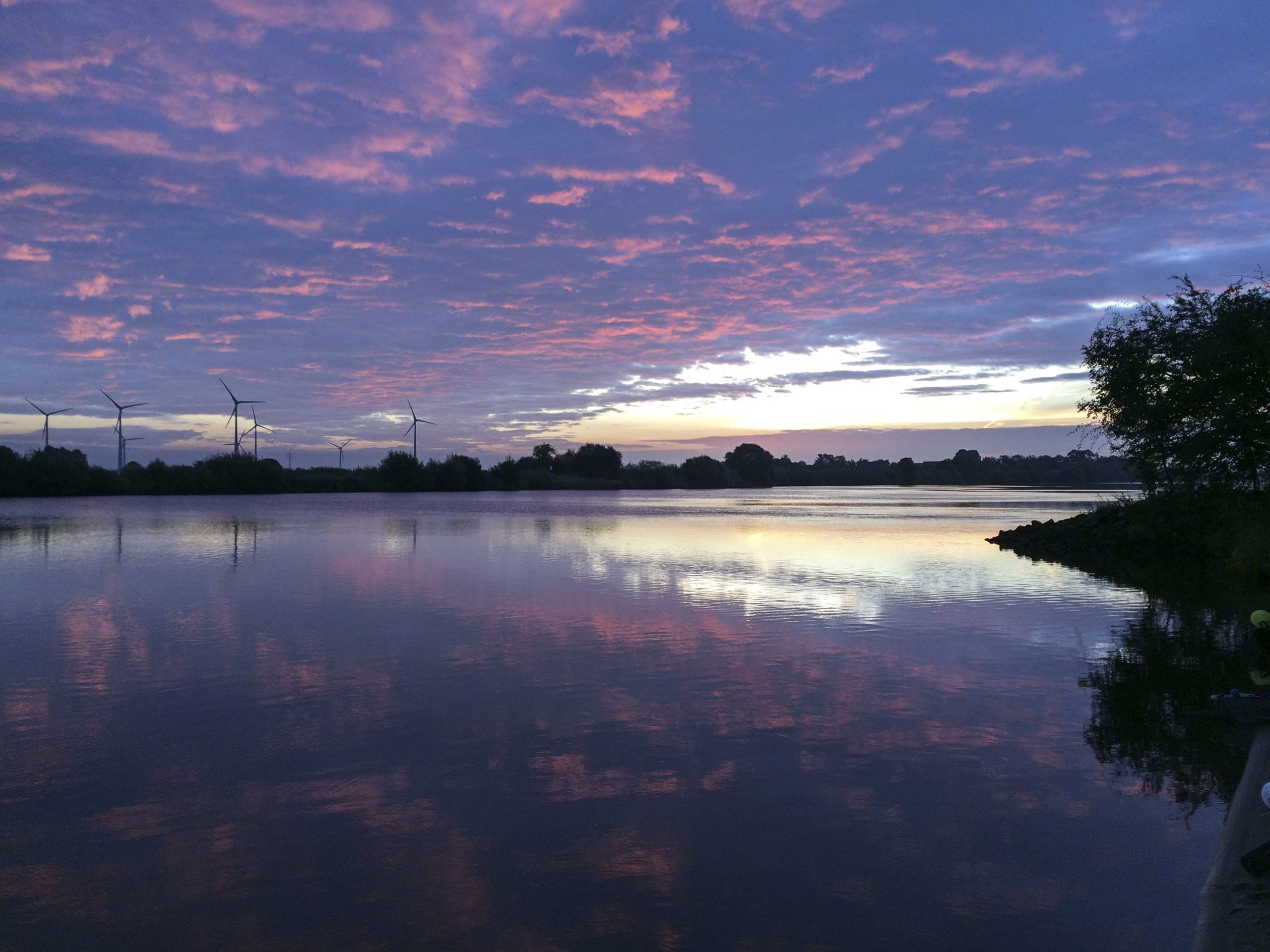 Sonnenuntergang am Fluss