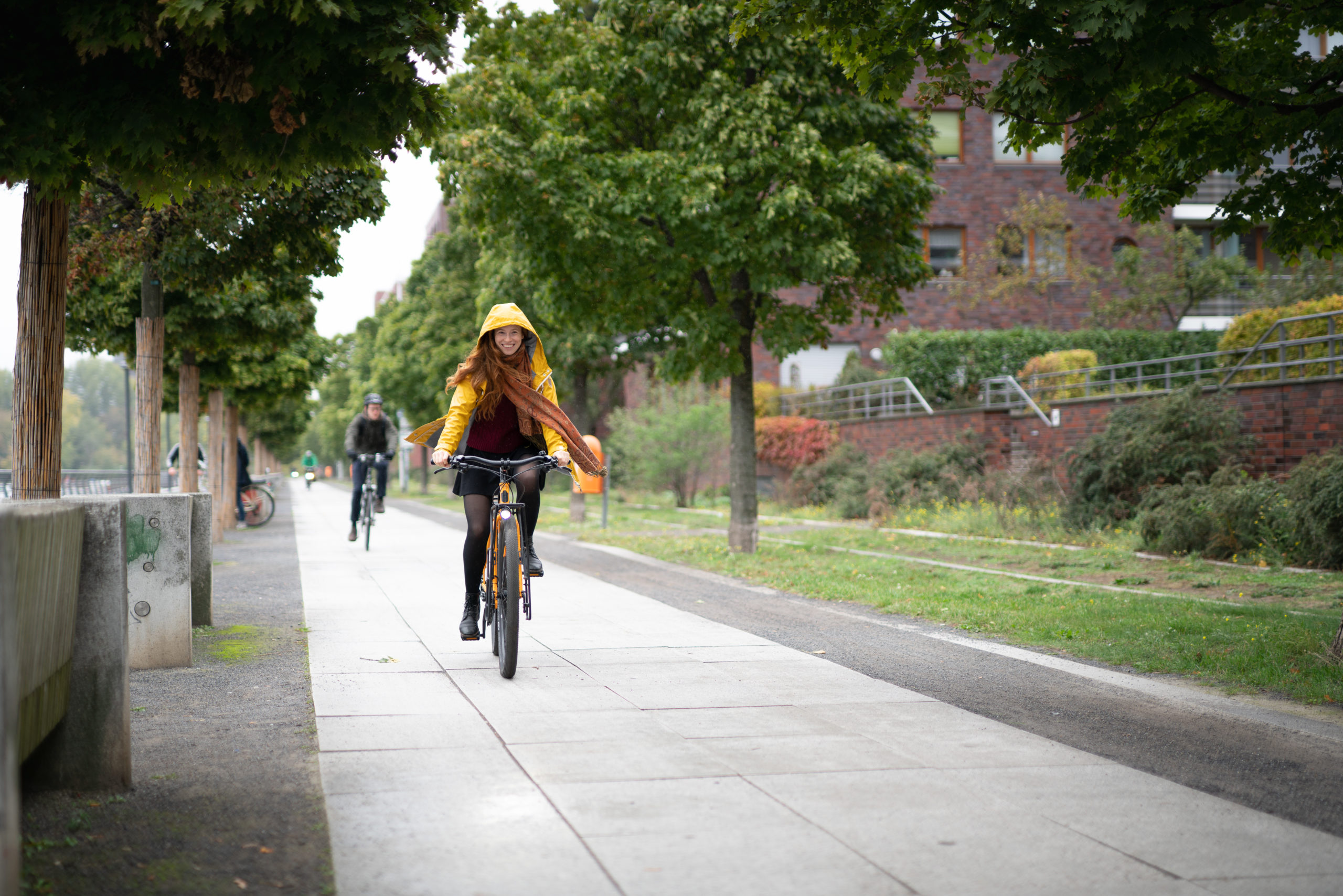 Annie Voigt per Fahrrad unterwegs