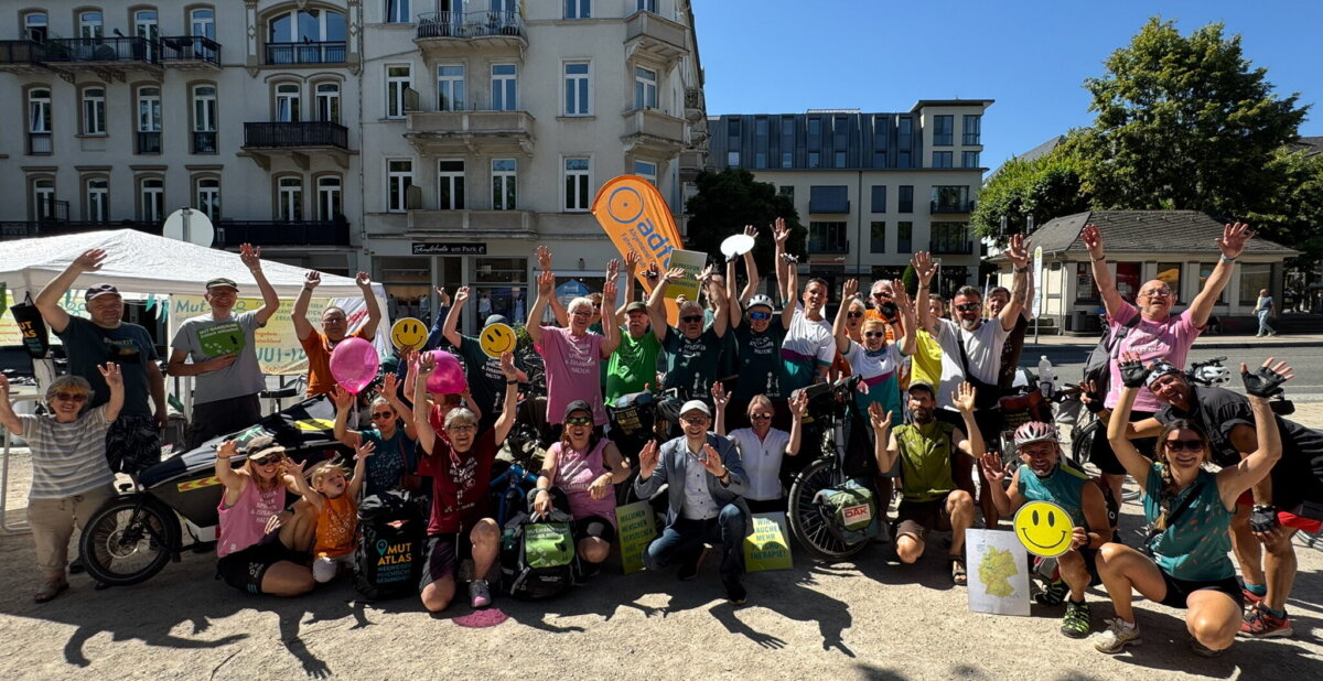 MUT-TOUR-Tandems und MUT-Wanderung gemeinsam in Bad Nauheim auf der Selbsthilfe-Meile